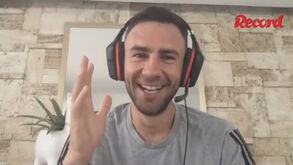 O talento mexicano que Layún aconselharia ao FC Porto: «Carlos Rodríguez joga à bola para ca.....»