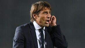 Antonio Conte continua como treinador do Inter Milão