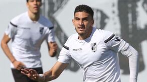 Celis rescinde contrato com o V. Guimarães