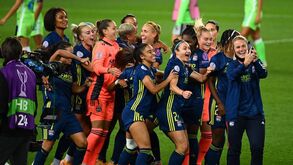 Lyon bate Wolfsburgo e conquista quinta Champions consecutiva