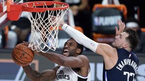 Clippers avançam nos playoffs da NBA, com Leonard em grande destaque