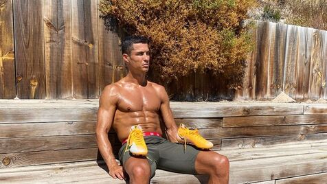 Cristiano Ronaldo 'retoca' o bronze das... chuteiras