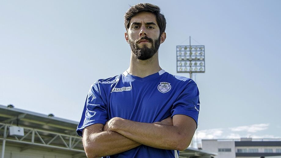 Monteiro reforça centro da defesa do Feirense