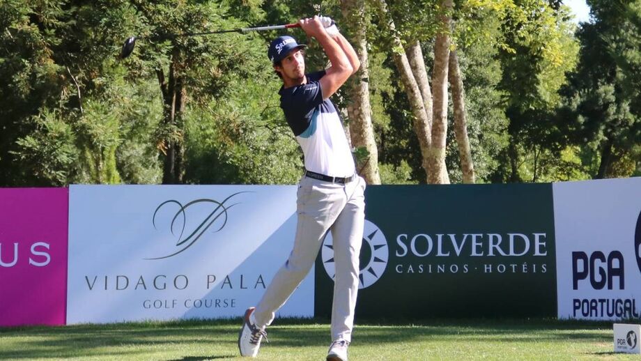 Primeiro top-10 do ano para Tomás Melo Gouveia