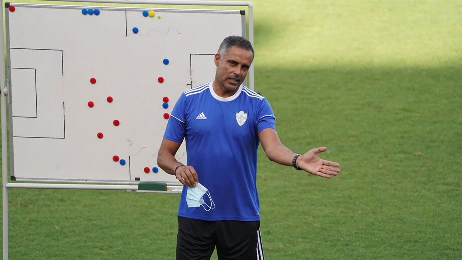 Almería, de José Gomes, regista novo caso de Covid-19 e volta a suspender treinos