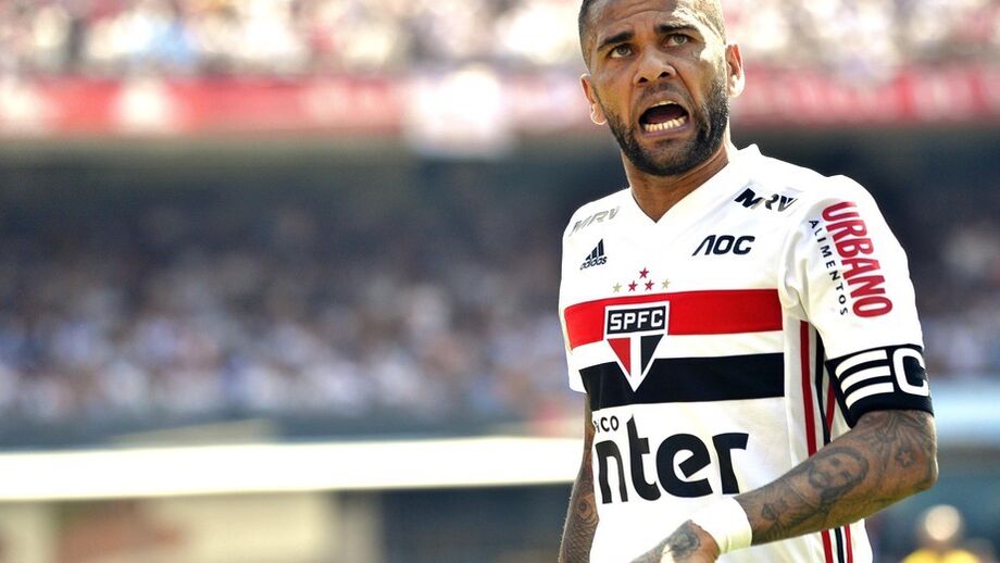 Daniel Alves avisa: «Se não for para acreditar, não contem comigo»