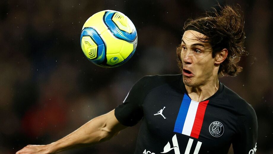Cavani aceita proposta de três anos do Benfica