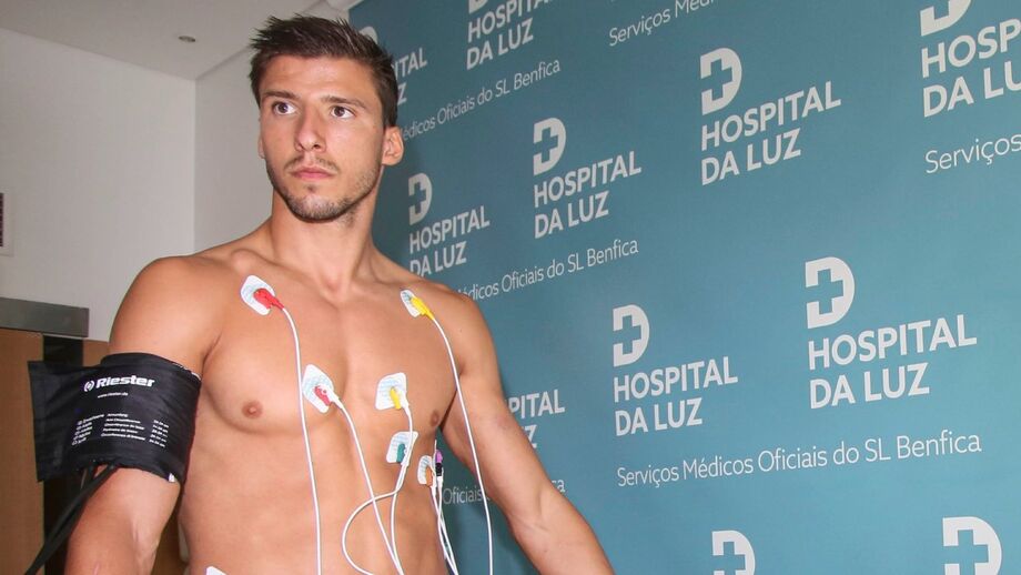 Época do Benfica começa com testes médicos