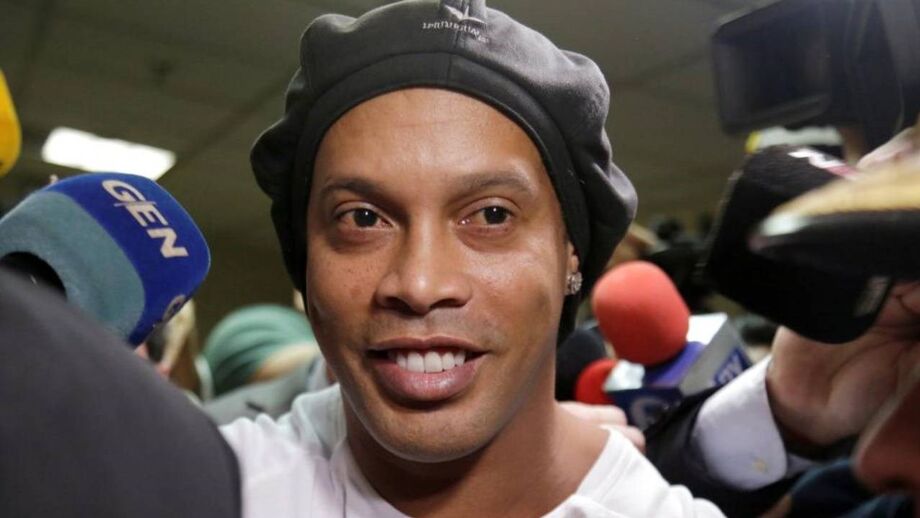 Prisão de luxo: imprensa revela festas de Ronaldinho com modelos