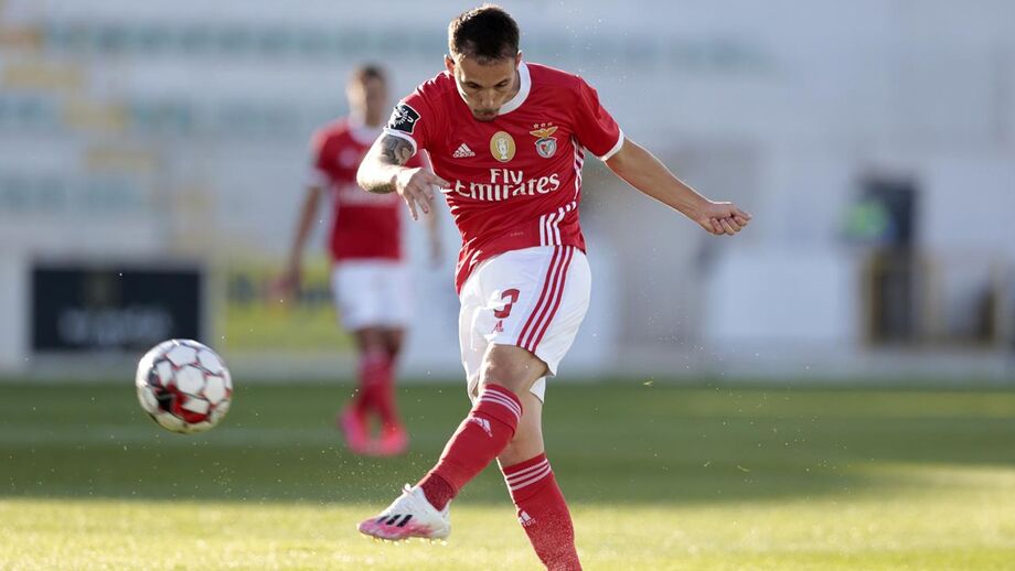 Mercado: reforço do Benfica a caminho de Portugal, Nápoles prepara novo ataque a Grimaldo e Sporting reaproxima-se de Nuno Santos