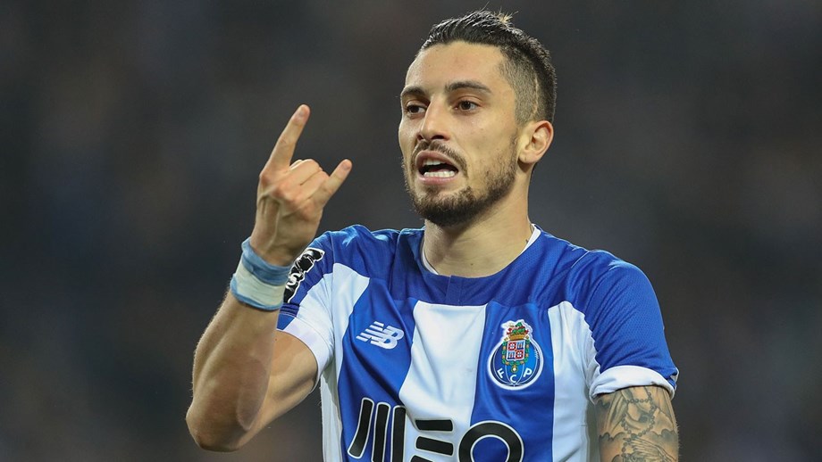 Alex Telles pede salário de 4 milhões de euros ao FC Porto FC Porto