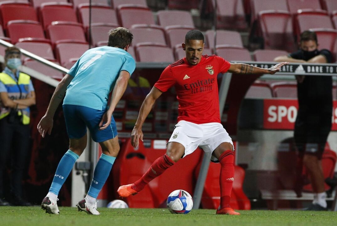 Gilberto (lateral-direito)