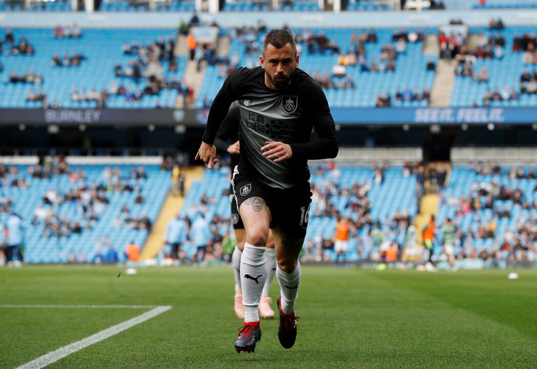 Steven Defour (32 anos, médio, última equipa: Royal Antwerp) - Valor de mercado: 2,4 milhões de euros