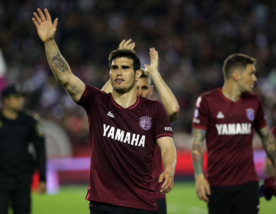 Ezequiel Munoz (29 anos, defesa, última equipa: Lanus) - Valor de mercado: 1,2 milhões de euros