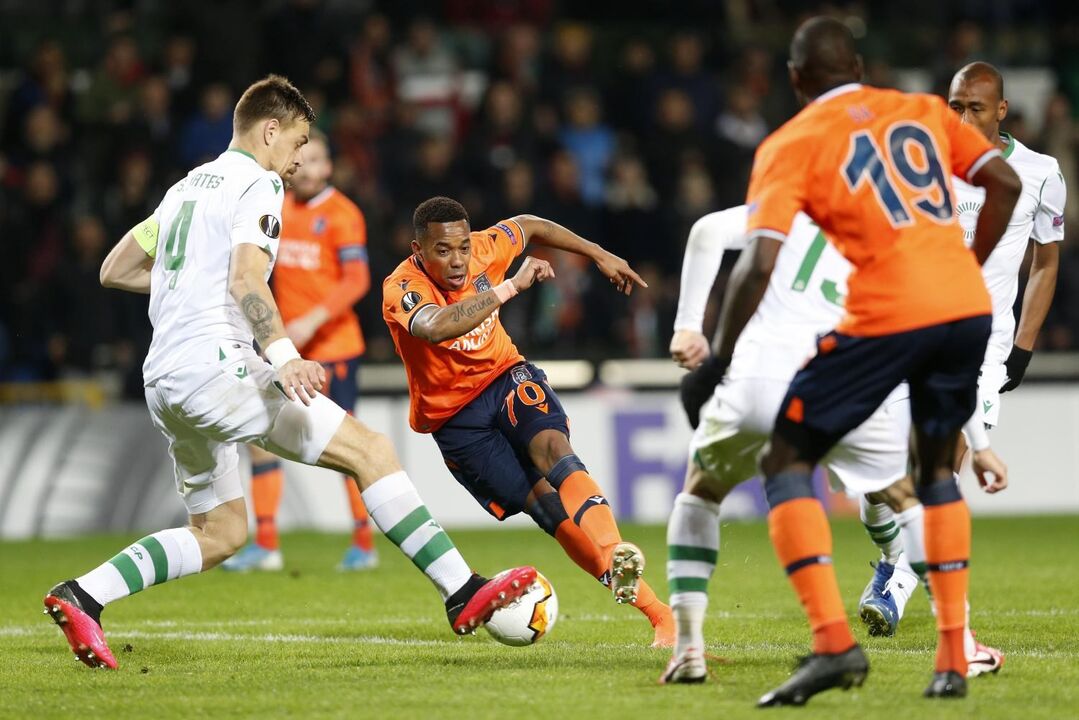 Robinho (36 anos, avançado, última equipa: Istanbul Basaksehir) - Valor de mercado: 500 mil euros