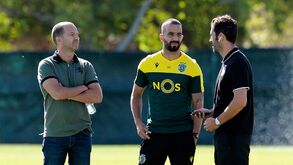 Avançado e central na agenda do Sporting