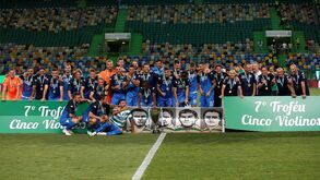 Troféu Cinco Violinos com o Nápoles