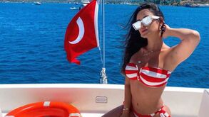 'Fizeram as contas' à namorada de Douglas Costa e o resultado foi o que se esperava