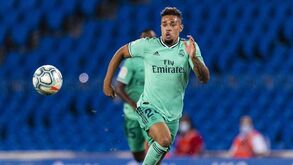 Mercado: Benfica tenta fechar dois avançados em simultâneo, CSKA pode pagar mais por Palhinha e Suárez a caminho da Juve