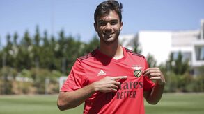 Ricardo Ribeiro assina contrato profissional com o Benfica