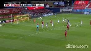 Tentaram imitar penálti de Cruyff e acabaram a dar... 'barraca'