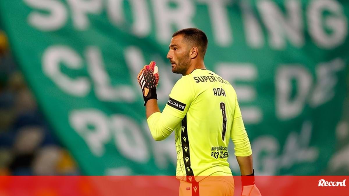 Adán foi eleito o melhor guarda redes da época na Liga NOS Liga