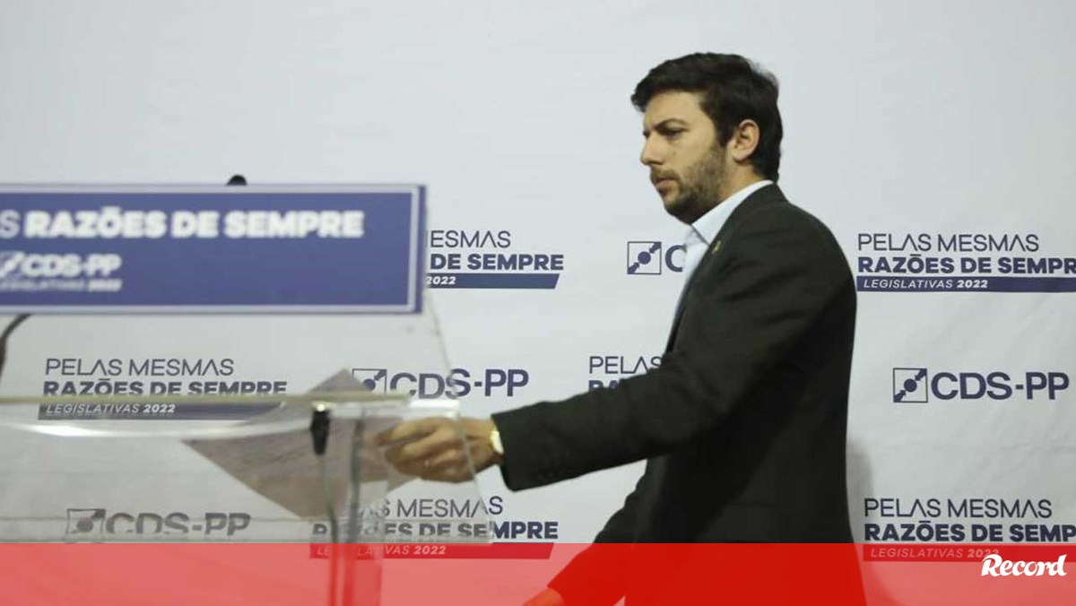 Francisco Rodrigues dos Santos demite se do CDS PP após partido sair do