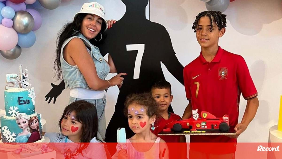 Filhos De Ronaldo Celebram Golos Do Pai Em Dia De Anivers Rio Dos