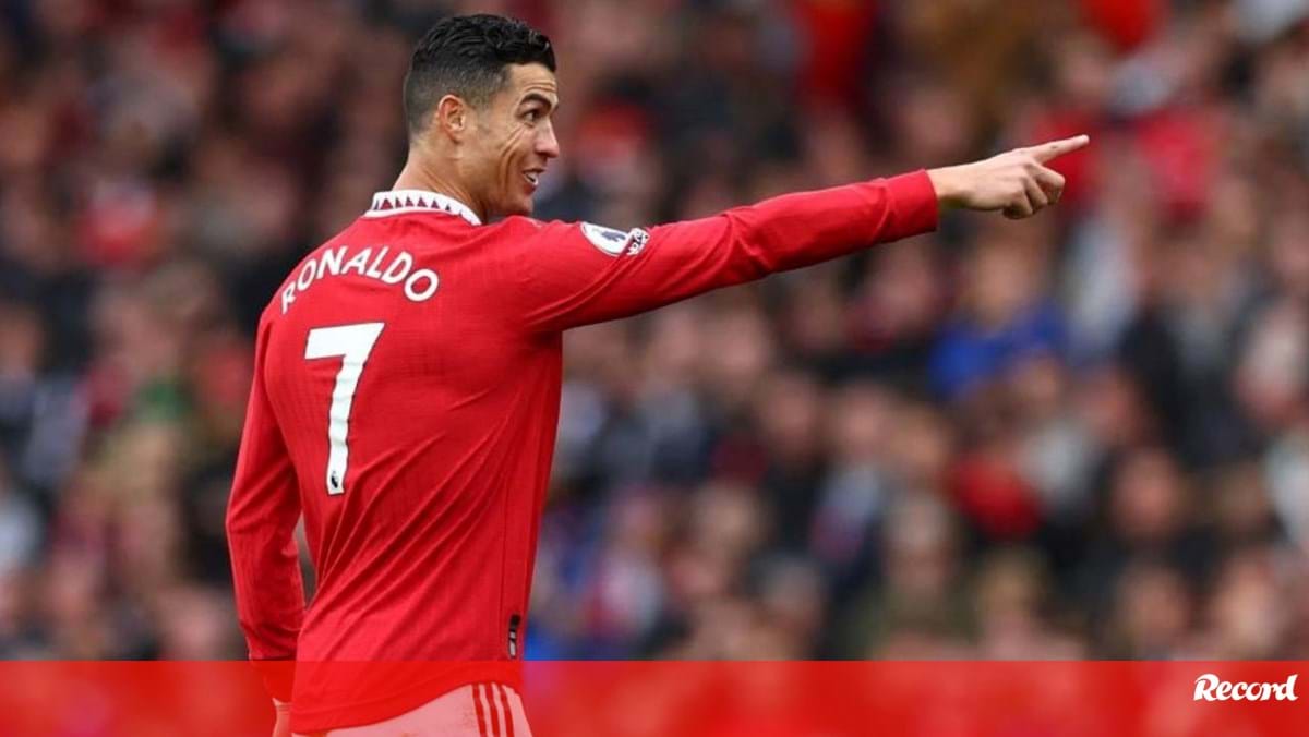 Ingleses Avan Am Que Dono Do Chelsea Pode Avan Ar Por Ronaldo Em