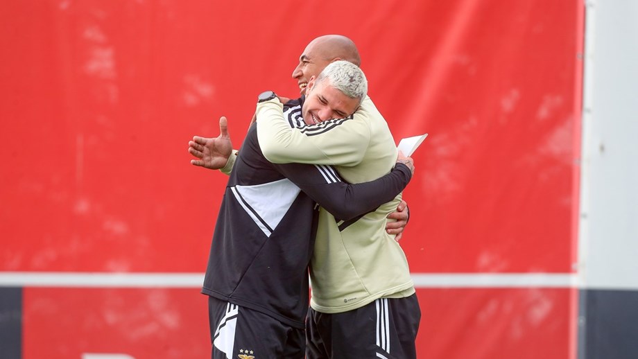 Plantel Do Benfica Aplaude Regresso De Lucas Ver Ssimo Benfica