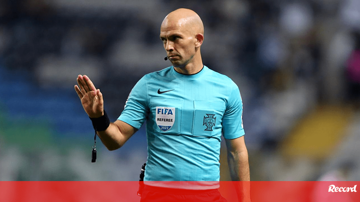 Luís Godinho apita mais faltas do que a média da Liga Arbitragem