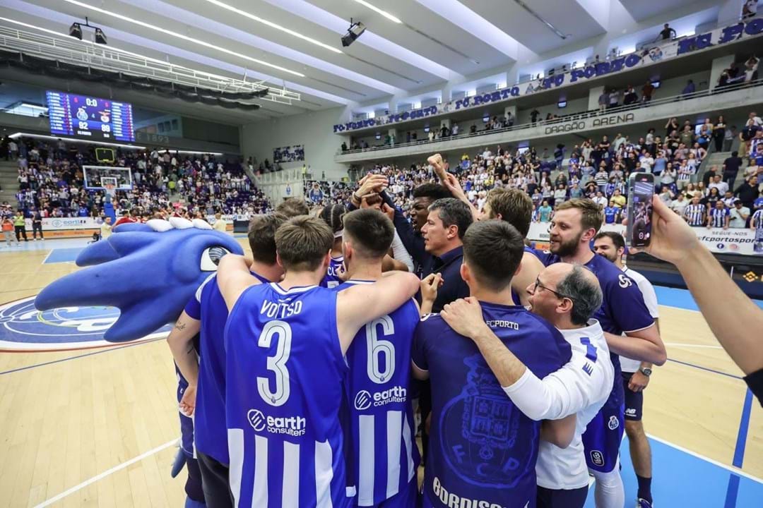 FC Porto triunfa em Guimarães e vai defrontar Sporting nas meias finais