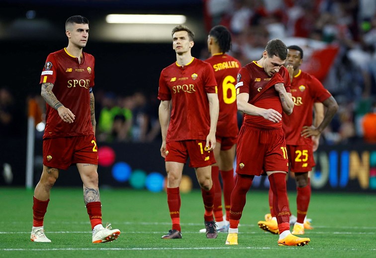 A Desola O Dos Jogadores Da Roma Ap S Perderem Final Da Liga Europa