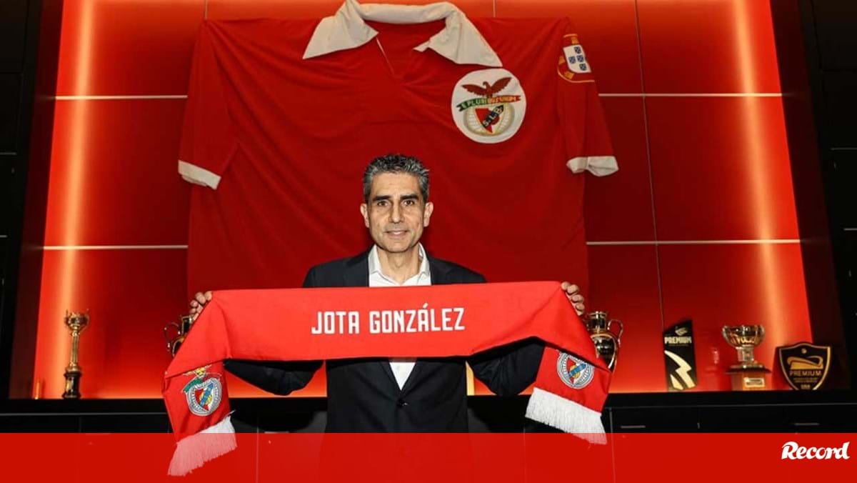 Jota Gonz Lez O Novo Treinador De Andebol Do Benfica Gosto De