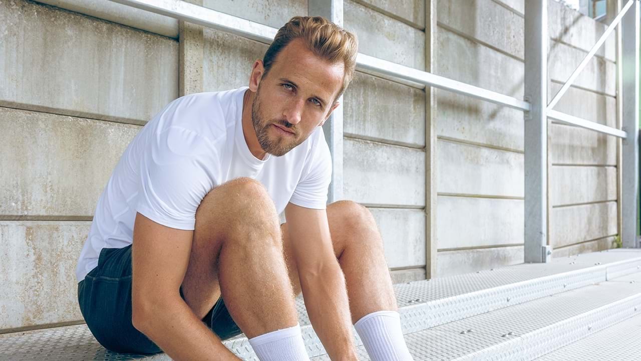 Harry Kane Assina Contrato Vital Cio A Skechers Bayern Munique