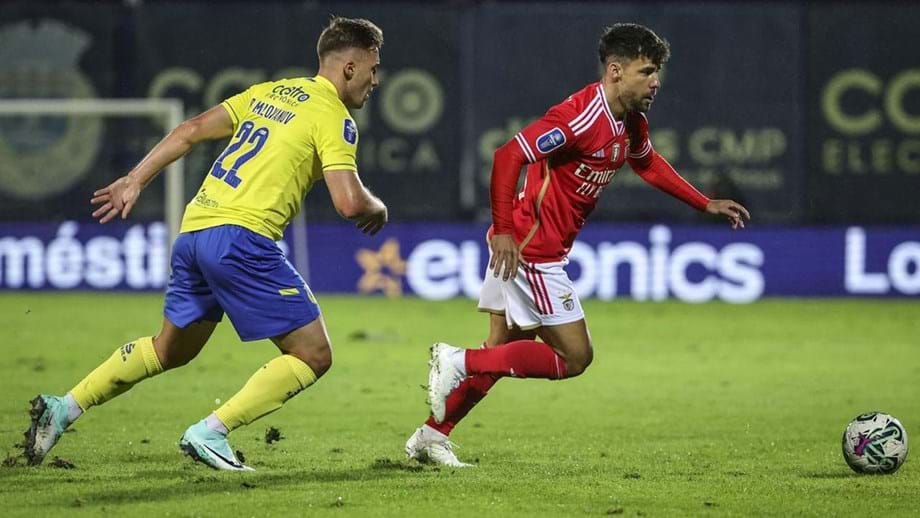 Bernat Baixa Para O Jogo A Real Sociedad Benfica Jornal Record