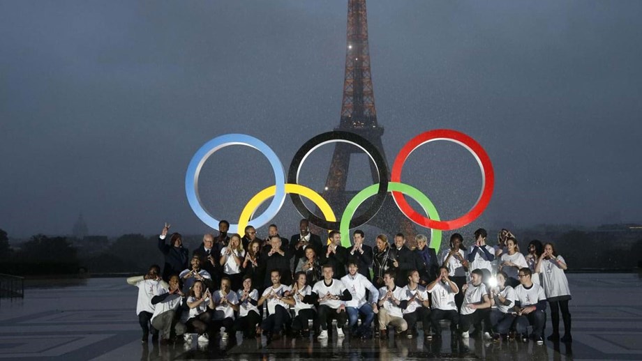 Paris 2024 Bolha de 100 agentes protege percurso da tocha olímpica