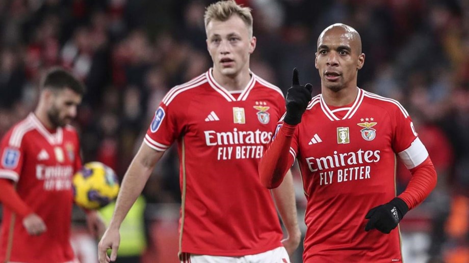 Os cinco jogadores na porta de saída do Benfica se Schmidt continuar