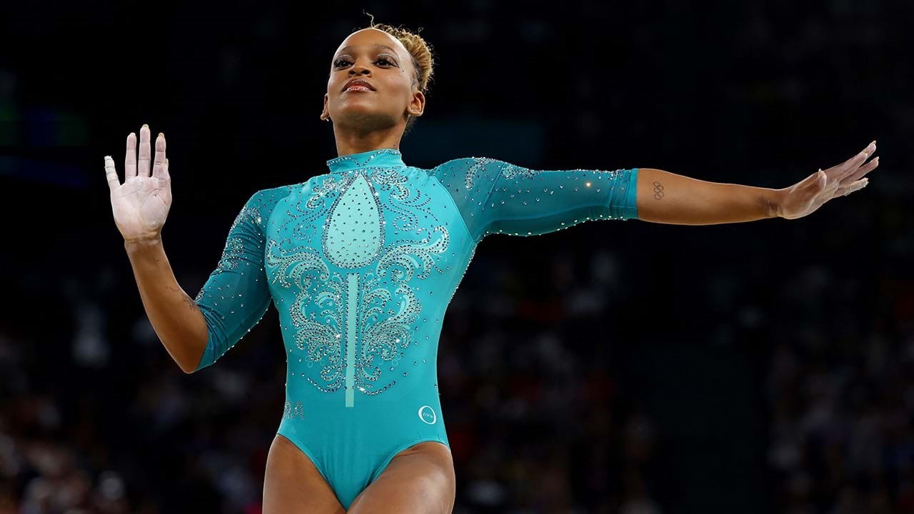 Rebeca Andrade supera Simone Biles e conquista ouro no solo Ginástica