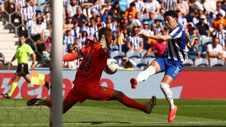 Ricardo Velho brilhou no Dragão O meu trabalho é ajudar o Farense O