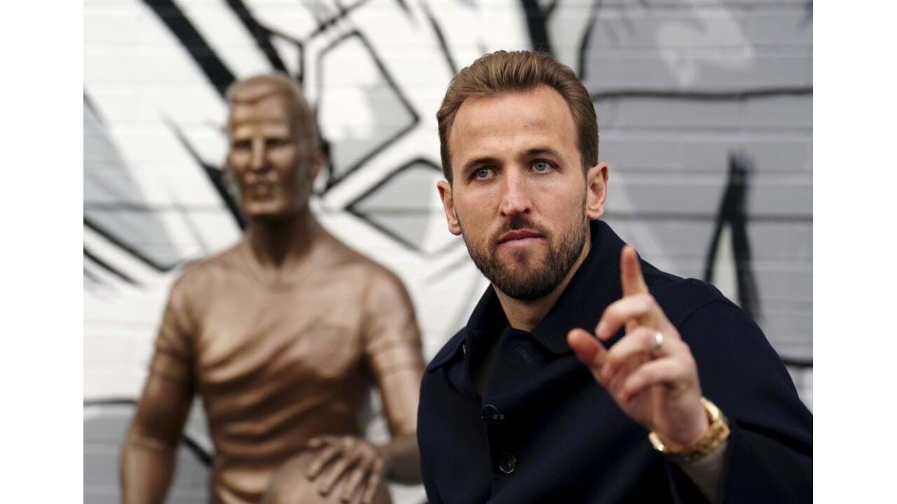 Harry Kane Homenageado Em Londres As Imagens Da Est Tua Que Est A