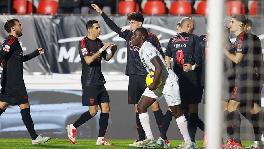 Estrela Benfica 2 3 águia pouco categórica vence sem estrela Liga