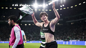 Eduardo Quaresma em lágrimas após marcar golo da vitória frente ao Gil Vicente