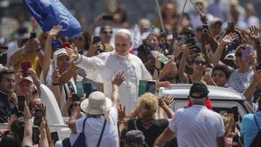 Papa Leão XIV saúda multidão no Vaticano