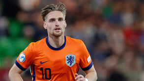 Kenneth Taylor, médio do Ajax, pode reforçar o FC Porto a troco de 30 milhões de euros