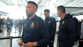 Farioli, treinador do FC Porto, no aeroporto