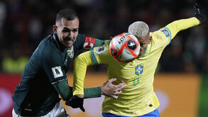 Luis Haquin e Richarlison no Bolívia-Brasil