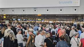 O 'caos' no aeroporto de Bruxelas este sábado