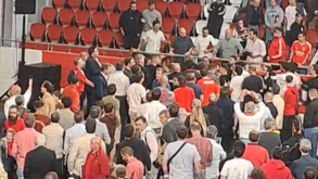 Pancaria durante a AG do Benfica