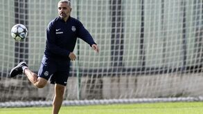 Rui Borges dá toques no treino de preparação para o jogo da Champions League
